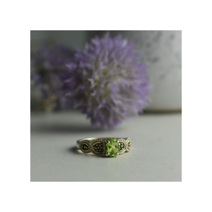 925 Sterling Silver Chrysolite & Marcasites Ring Size 7.5