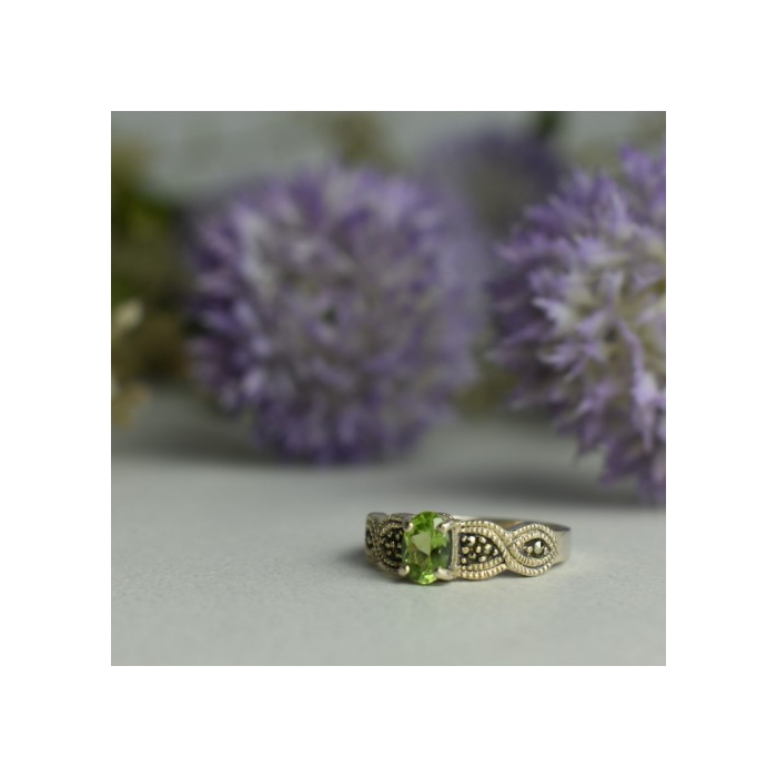 925 Sterling Silver Chrysolite & Marcasites Ring Size 7.5