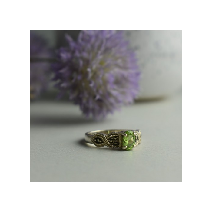 925 Sterling Silver Chrysolite & Marcasites Ring Size 7.5