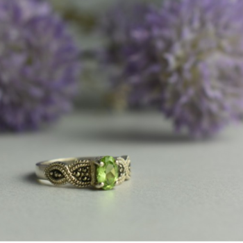 925 Sterling Silver Chrysolite & Marcasites Ring Size 7.5