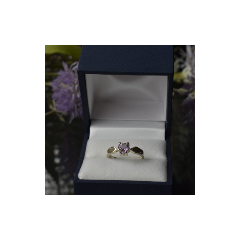 925 Sterling Silver Amethyst Ring Size 6.5