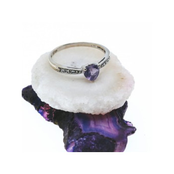 10K WHITE GOLD  AMETHYST & DIAMONDS RING SIZE 8