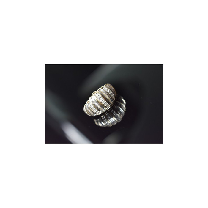 10K YELLOW GOLD DIAMONDS RING SIZE 8