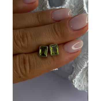 Pretty 925 Sterling Silver Peridot Stud Earrings Length 0.30 Inch