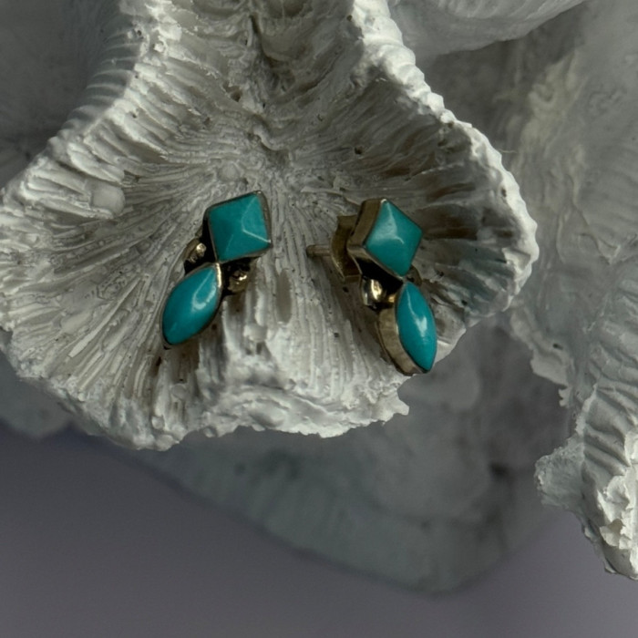 925 Sterling Silver Turquoise Earrings Length 0.50 Inch