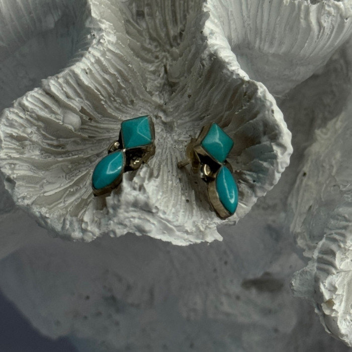 925 Sterling Silver Turquoise Earrings Length 0.50 Inch