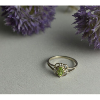 925 Sterling Silver Peridot & CZ Ring Size 7