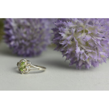 925 Sterling Silver Peridot & CZ Ring Size 7