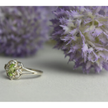 925 Sterling Silver Peridot & CZ Ring Size 7