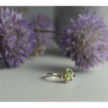 925 Sterling Silver Peridot & CZ Ring Size 7
