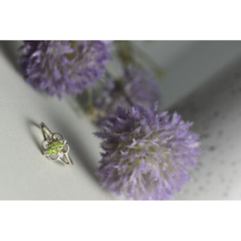 925 Sterling Silver Peridot & CZ Ring Size 7