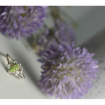 925 Sterling Silver Peridot & CZ Ring Size 7