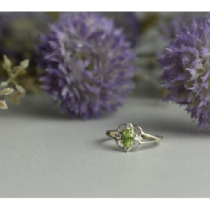 925 Sterling Silver Peridot & CZ Ring Size 7
