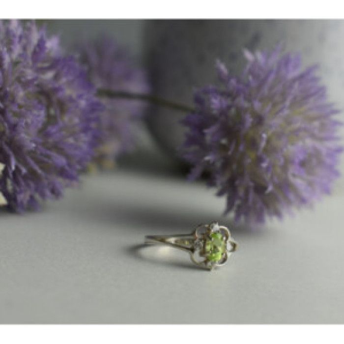 925 Sterling Silver Peridot & CZ Ring Size 7
