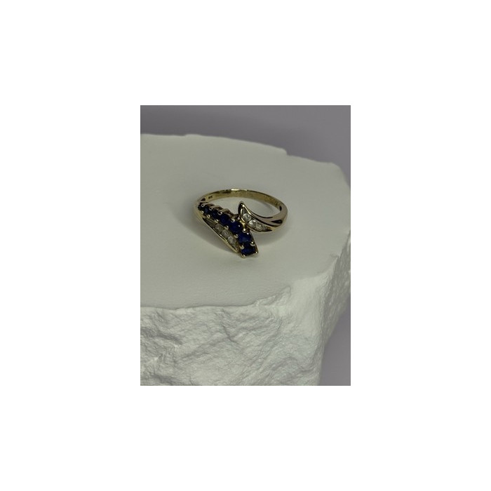 10K YELLOW GOLD BLUE TOPAZ & WHITE TOPAZ RING SIZE 8