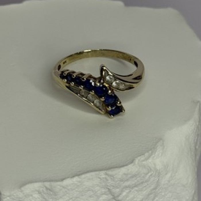 10K Yellow Gold Blue Topaz & White Topaz Ring Size 8
