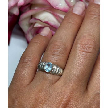 925 Sterling Silver Topaz Ring Size 6