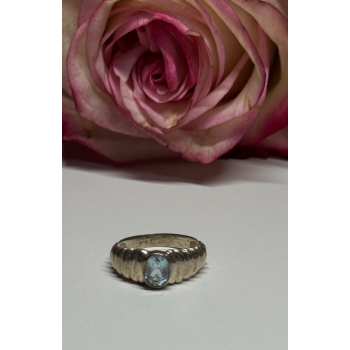 925 Sterling Silver Topaz Ring Size 6