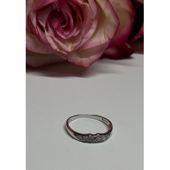 925 Sterling Silver CZ Ring Size 6