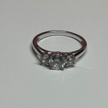 925 Sterling Silver CZ Ring Size 7.5