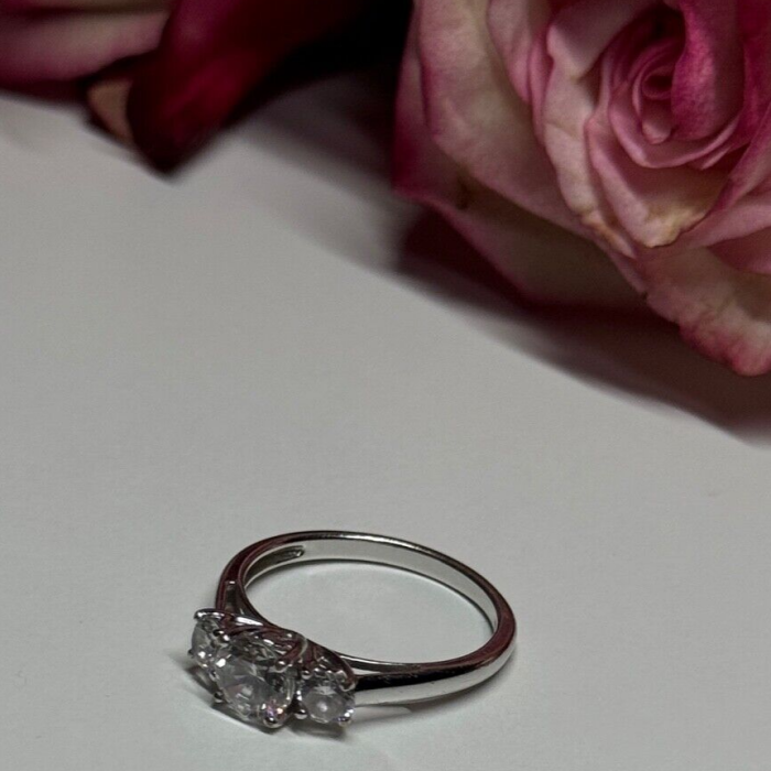 925 Sterling Silver CZ Ring Size 7.5