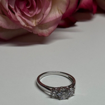 925 Sterling Silver CZ Ring Size 7.5