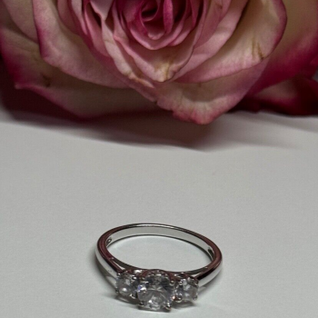 925 Sterling Silver CZ Ring Size 7.5
