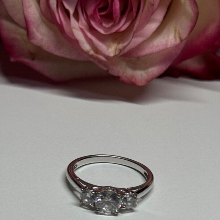 925 Sterling Silver CZ Ring Size 7.5
