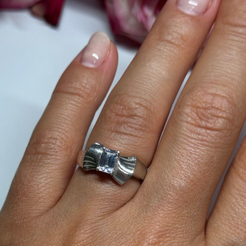 925 Sterling Silver White Topaz Ring Size 6
