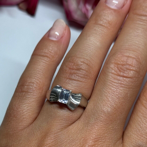 925 Sterling Silver White Topaz Ring Size 6
