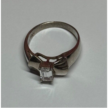 925 Sterling Silver White Topaz Ring Size 6