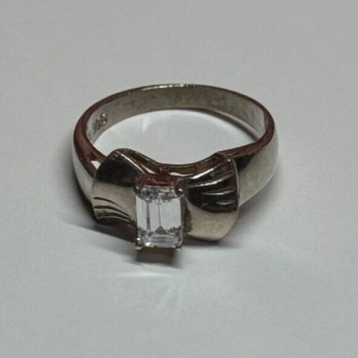 925 Sterling Silver White Topaz Ring Size 6