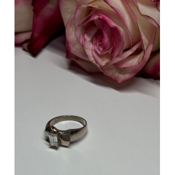 925 Sterling Silver White Topaz Ring Size 6