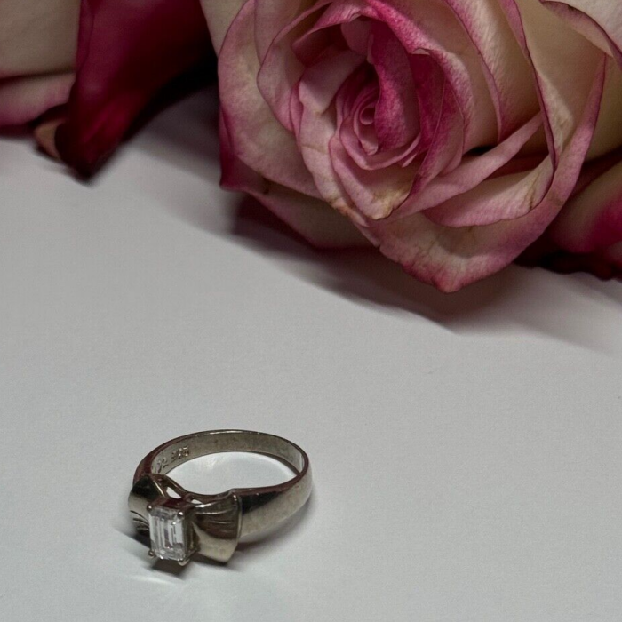 925 Sterling Silver White Topaz Ring Size 6