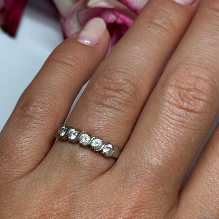 925 Sterling Silver CZ Ring Size 7