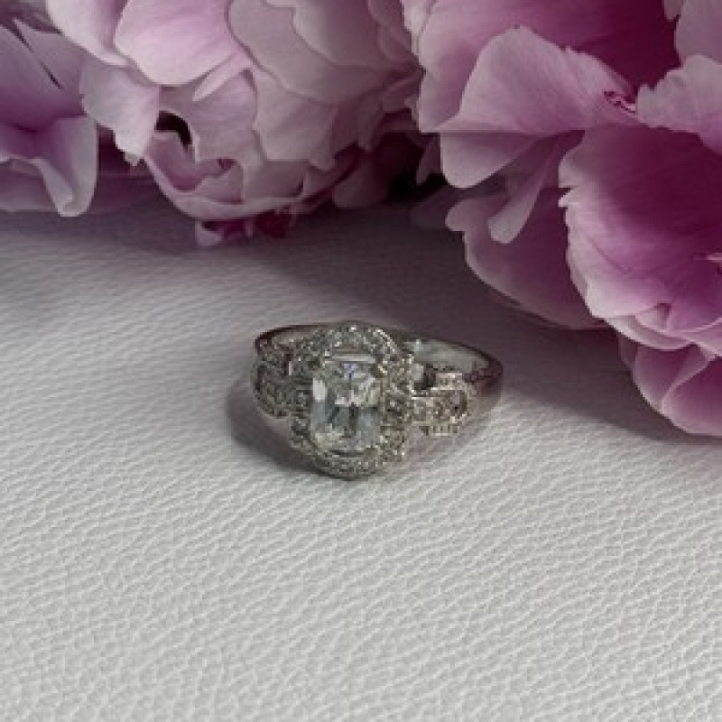 Beautiful 925 Sterling Silver CZ Ring Size 10