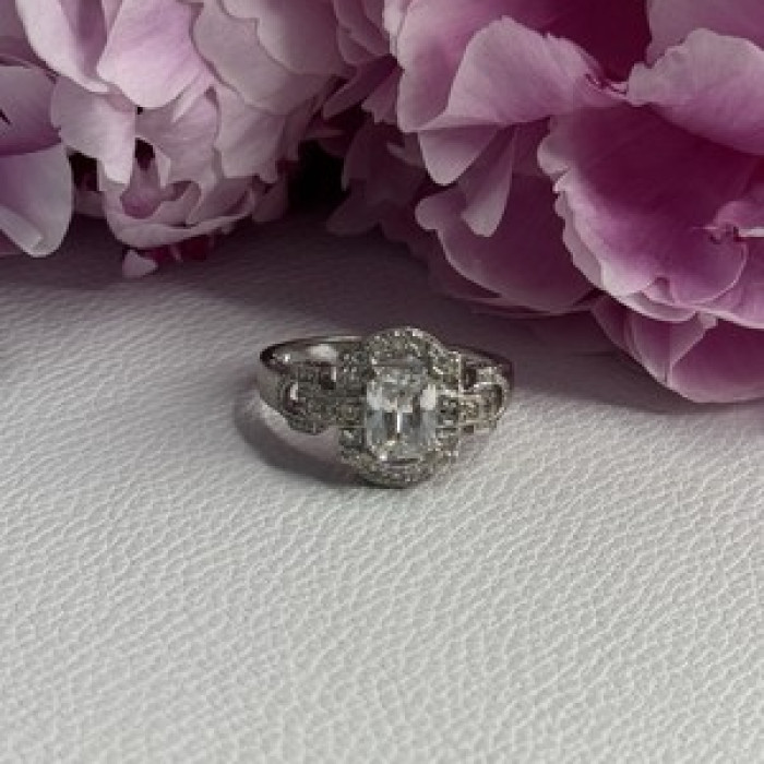Beautiful 925 Sterling Silver CZ Ring Size 10