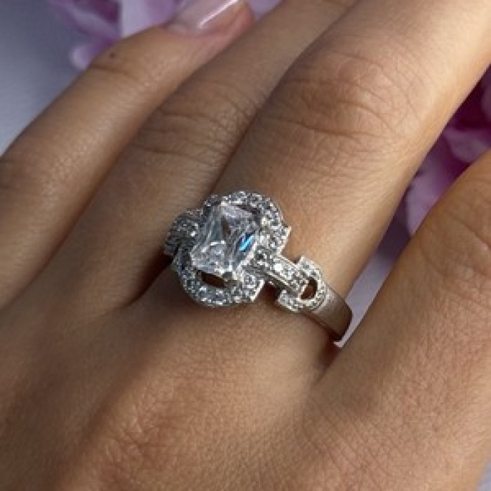 Beautiful 925 Sterling Silver CZ Ring Size 10