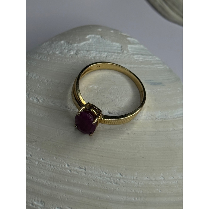 Elegant 10K Yellow Gold Ruby Ring Size 7