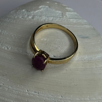 Elegant 10K Yellow Gold Ruby Ring Size 7