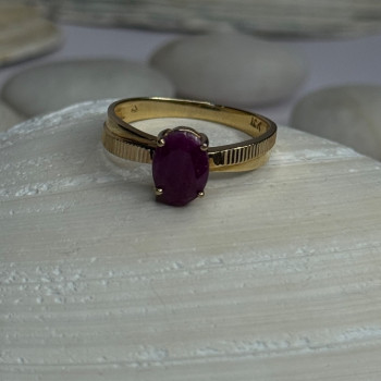 Elegant 10K Yellow Gold Ruby Ring Size 7