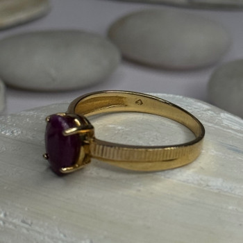 Elegant 10K Yellow Gold Ruby Ring Size 7