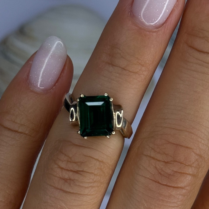 10K Yellow Gold Emerald Ring Size 4