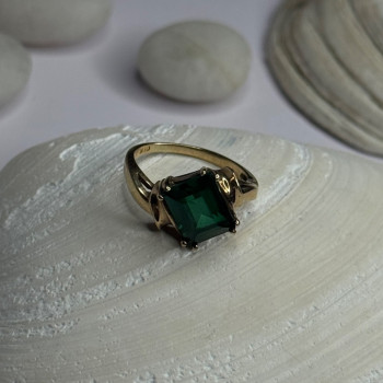 10K Yellow Gold Emerald Ring Size 4