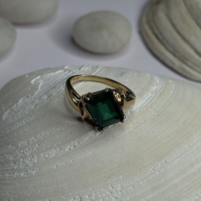 10K Yellow Gold Emerald Ring Size 4