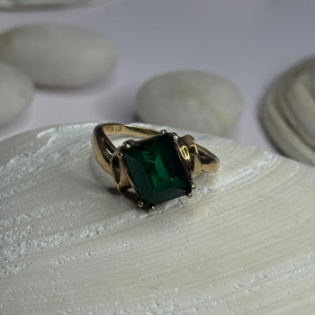 10K Yellow Gold Emerald Ring Size 4