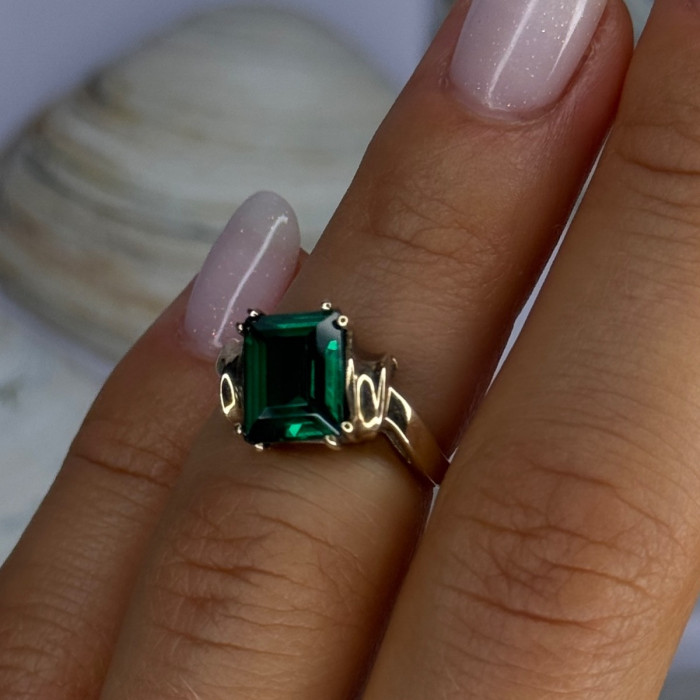 10K Yellow Gold Emerald Ring Size 4