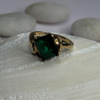 10K Yellow Gold Emerald Ring Size 4