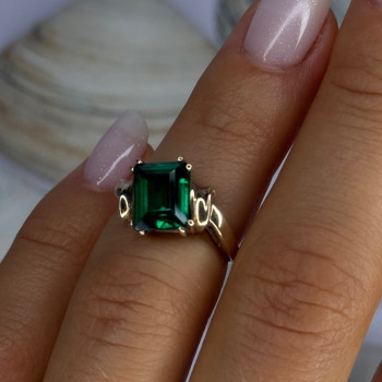 10K Yellow Gold Emerald Ring Size 4