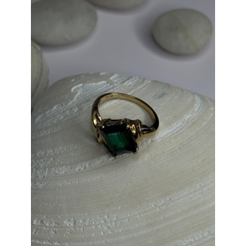 10K Yellow Gold Emerald Ring Size 4